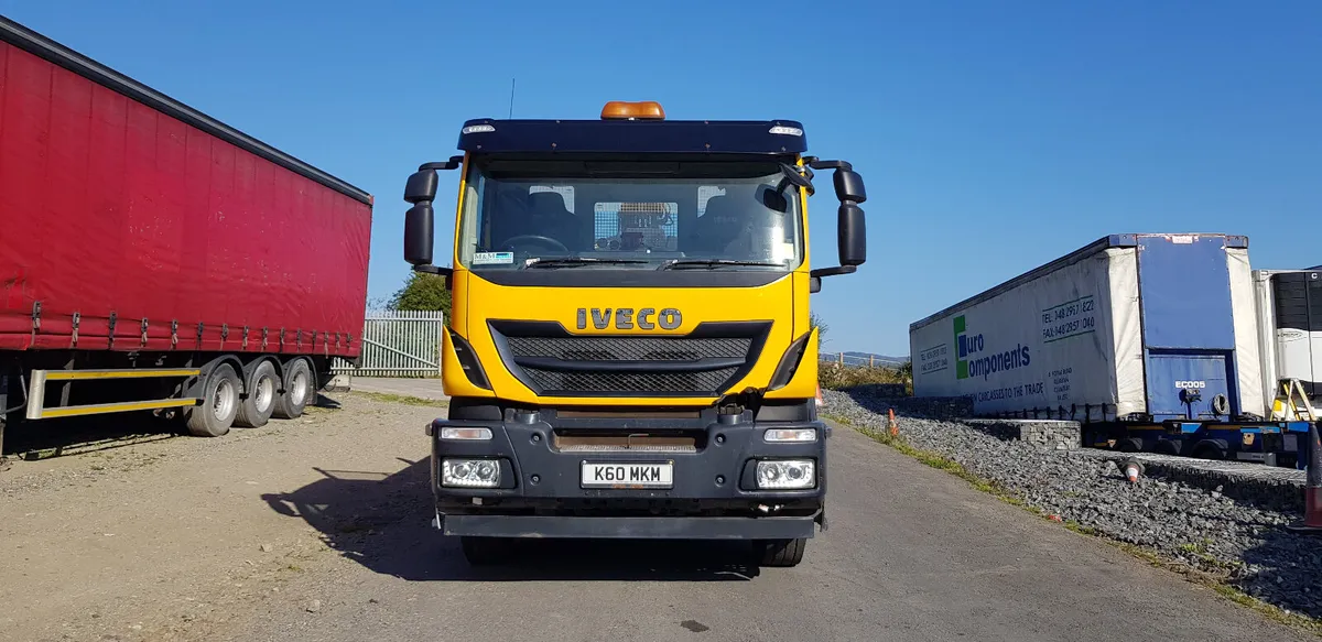 2016 Iveco AD60 SY,  6x2 , Crane Truck - Image 2