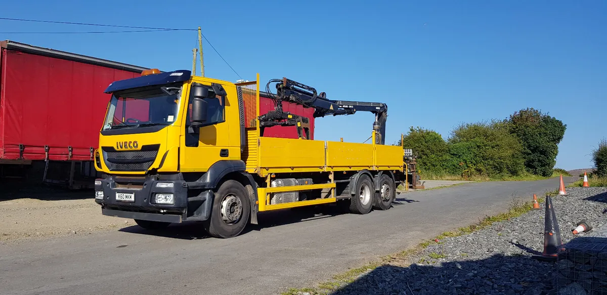 2016 Iveco AD60 SY,  6x2 , Crane Truck - Image 3