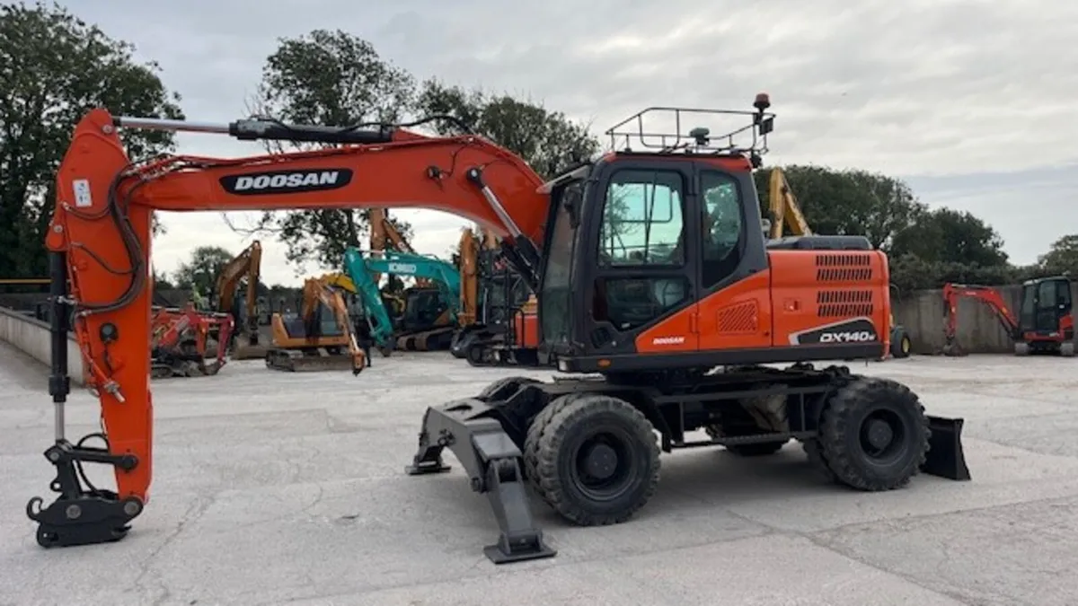 2017 Doosan DX140W-5 - Image 3