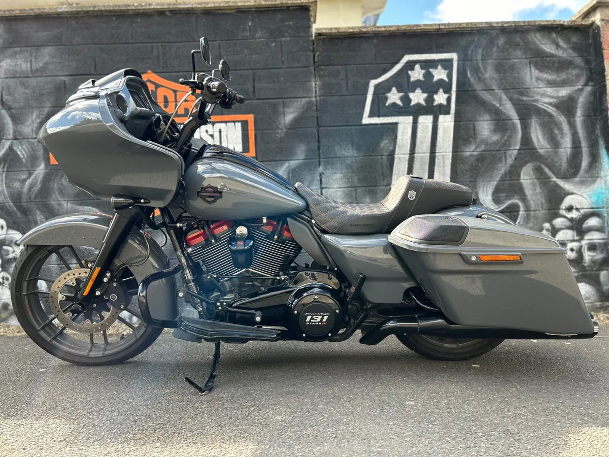 2019 HARLEY-DAVIDSON CVO Road Glide Custom - Image 1