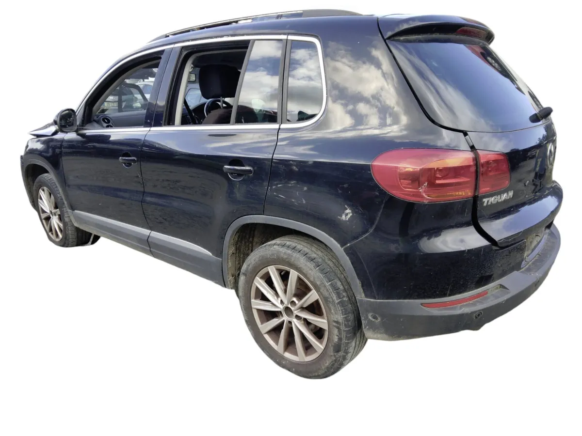 2011 VOLKSWAGEN TIGUAN For Breaking/Dismantling - Image 4