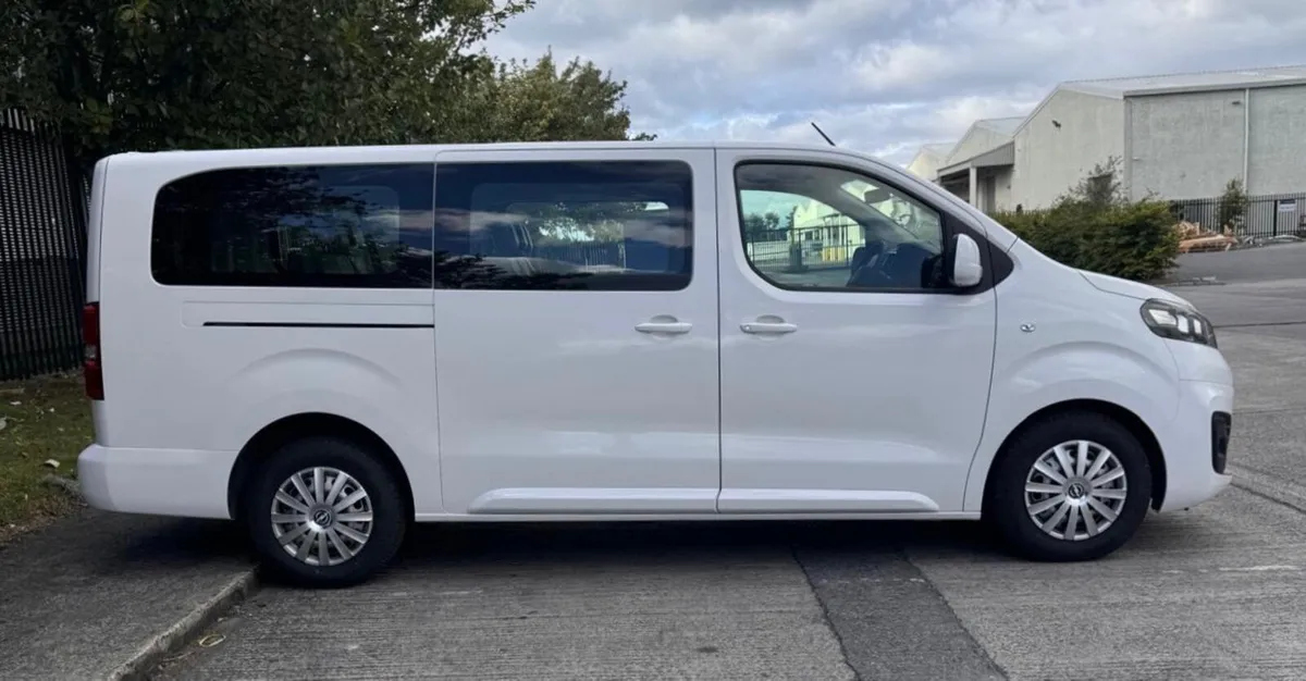 202 Opel Vivaro 9 Seater Minibus - Image 3