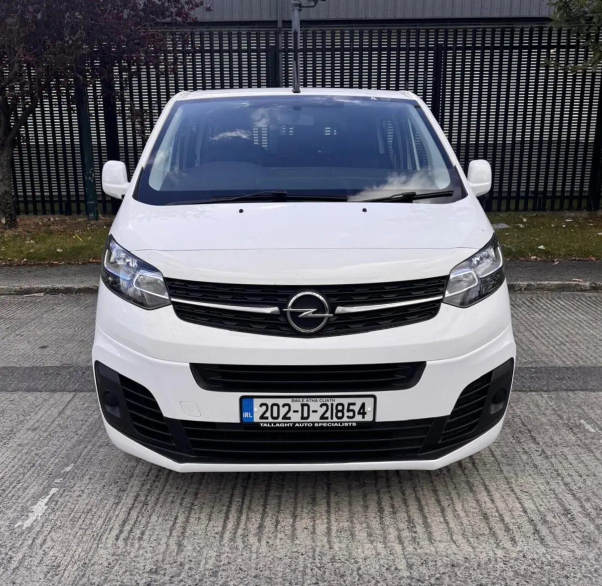 202 Opel Vivaro 9 Seater Minibus - Image 2