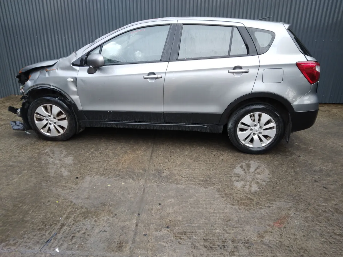 2015 Suzuki SX4 S-Cross Breaking/Dismantling - Image 2
