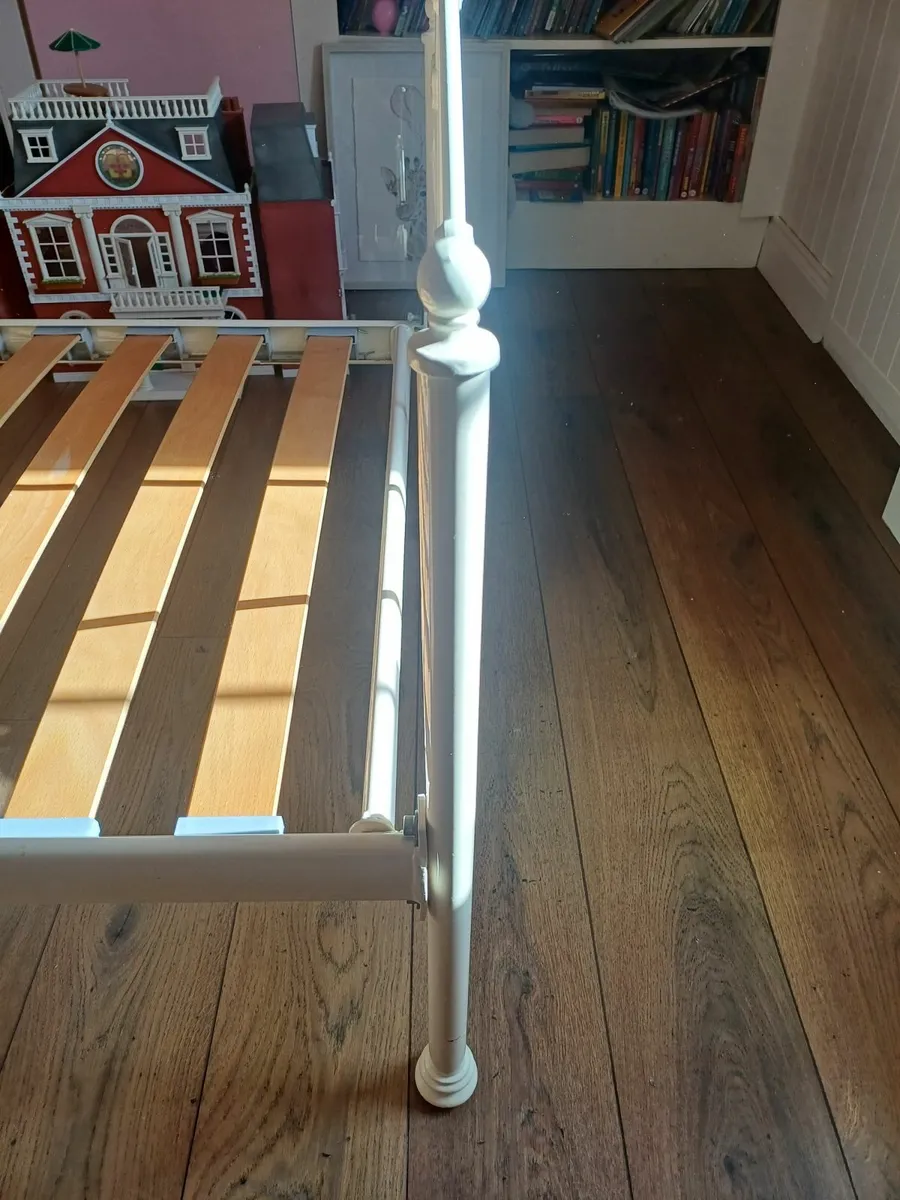 Single bed - Image 2