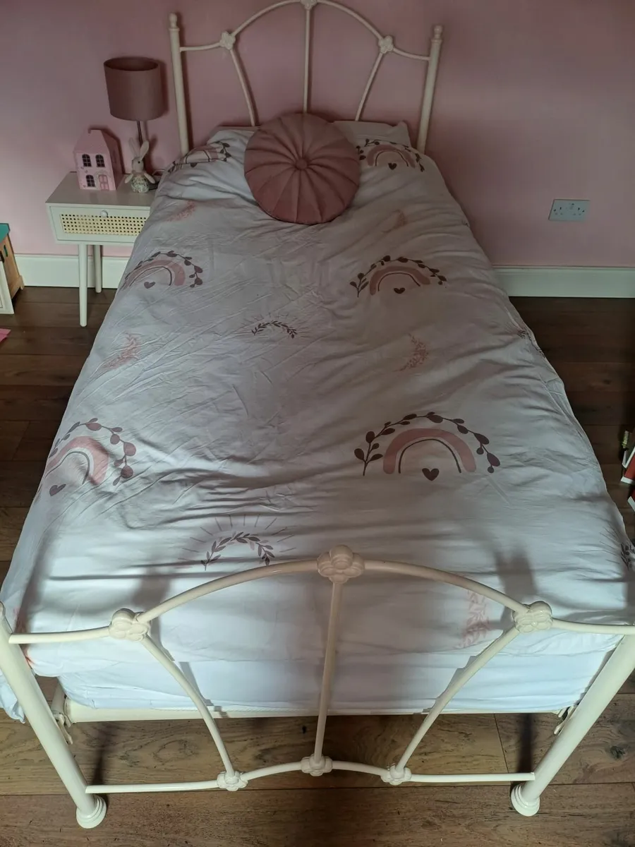 Single bed - Image 3