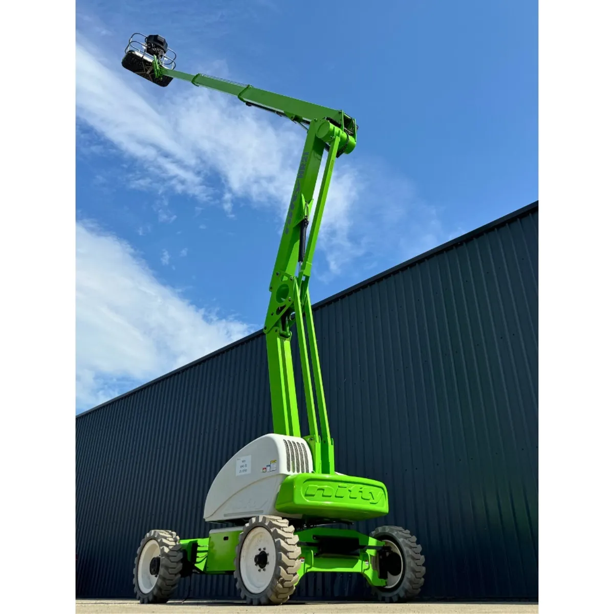 Nifty HR21 DE Hybrid Articulated Boom Lift (#177) - Image 1