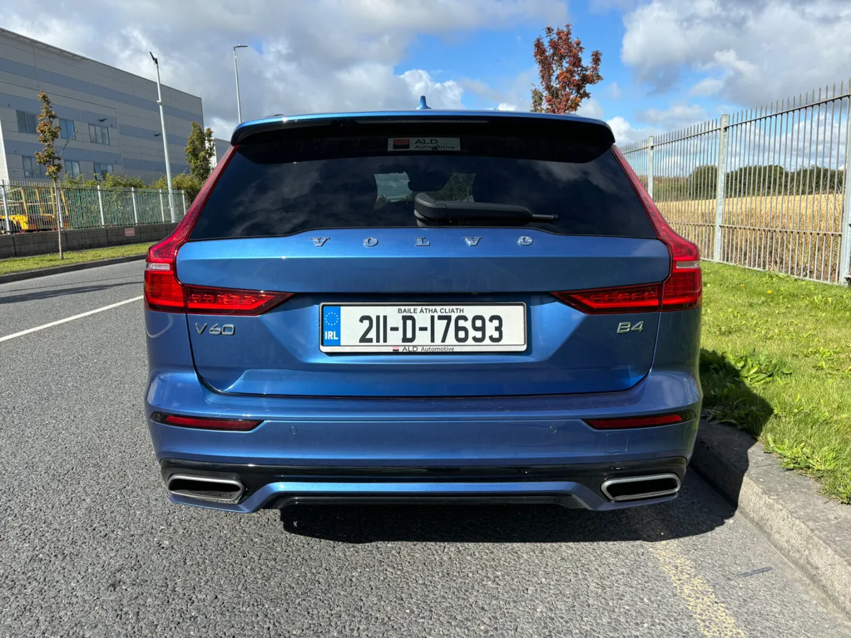 STUNNING 2021 VOLVO V60 197BHP R DESIGN - Image 4