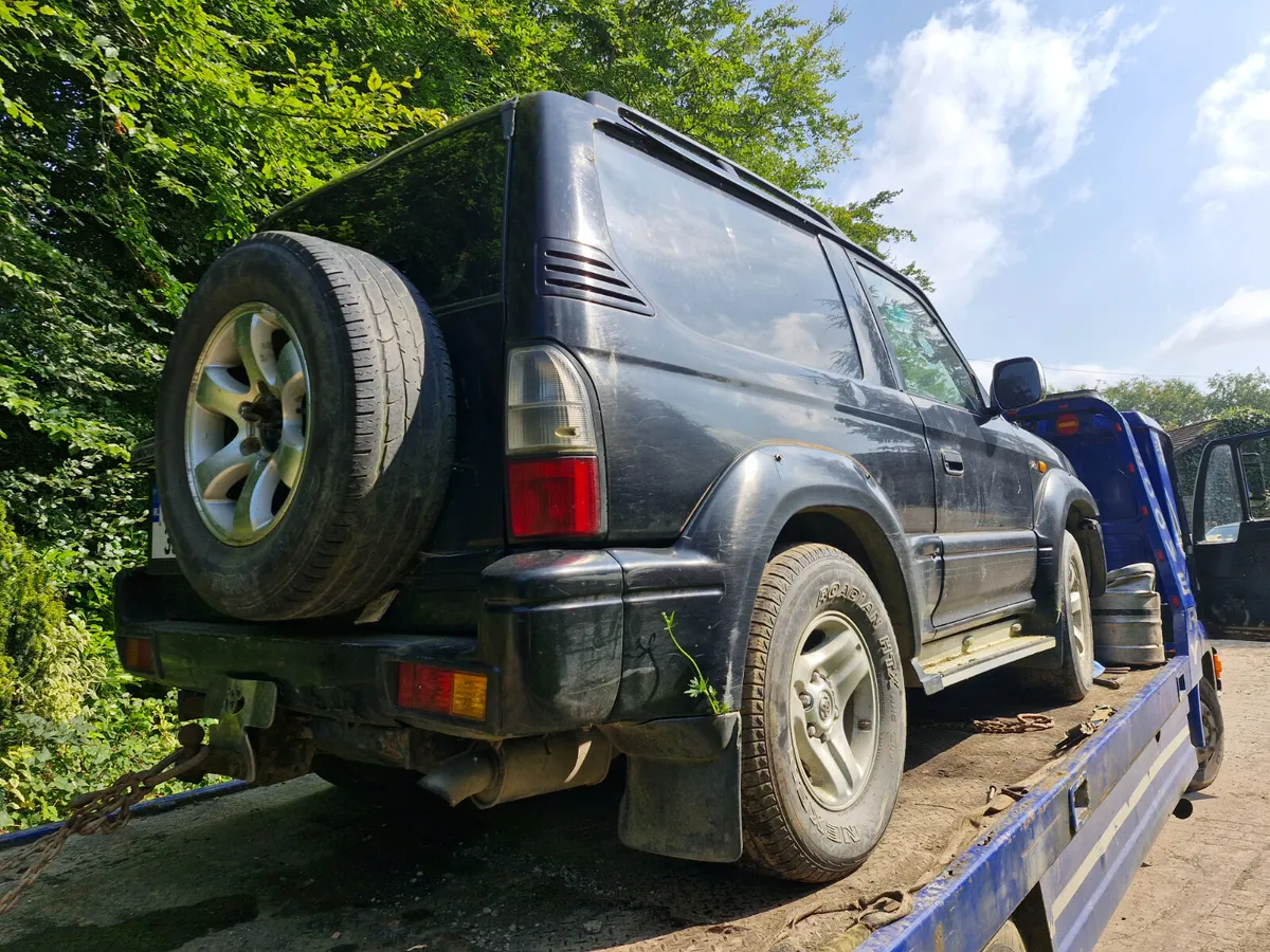 Toyota landcruiser 96 to 03 breaking for parts - Image 2
