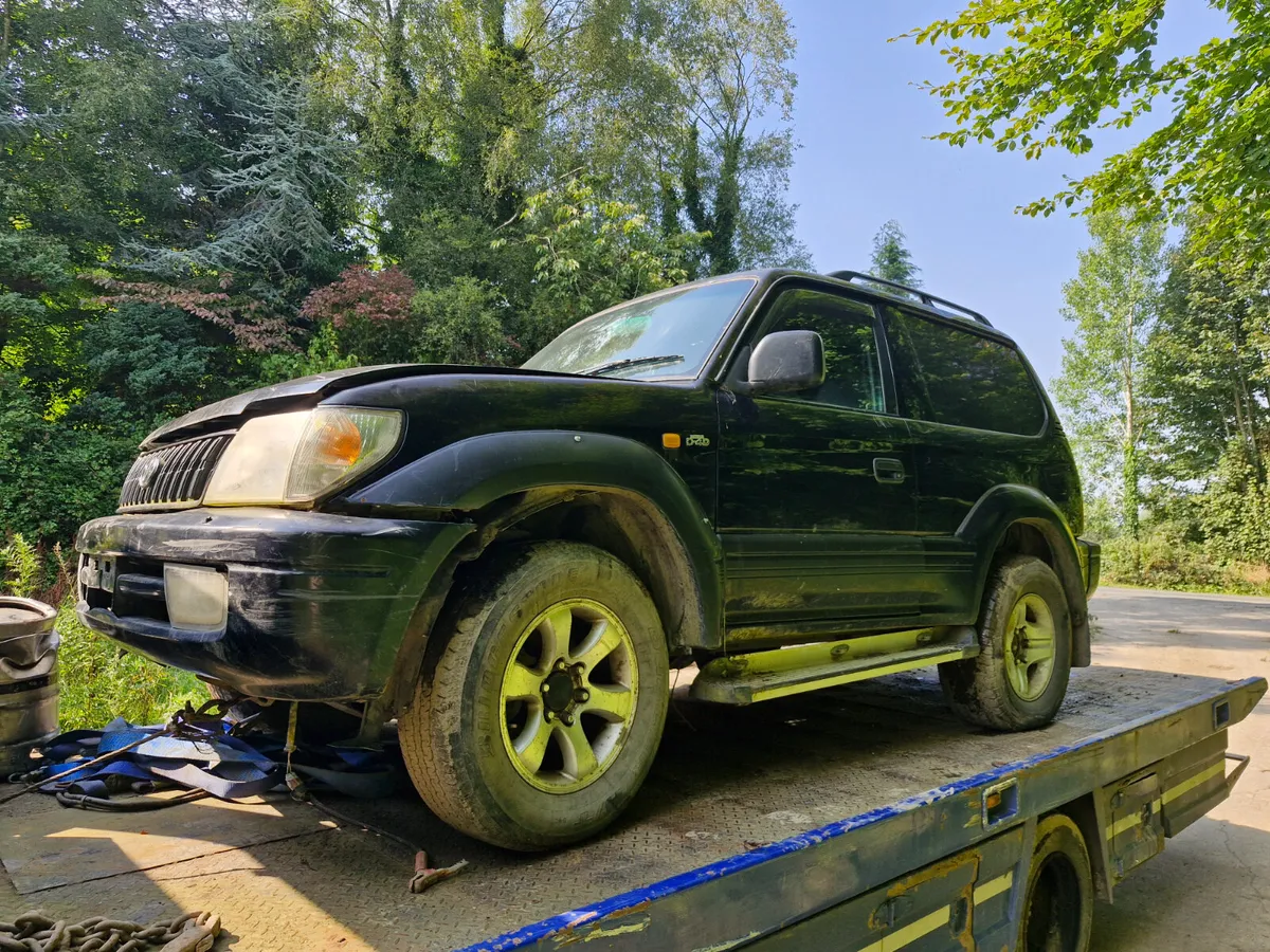 Toyota landcruiser 96 to 03 breaking for parts - Image 4