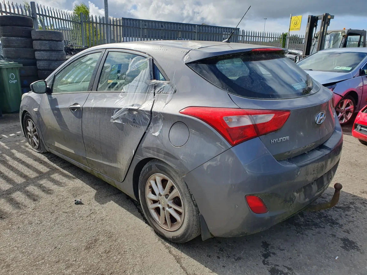 12 HYUNDAI I30  1.6 CRDI FOR BREAKING - Image 3