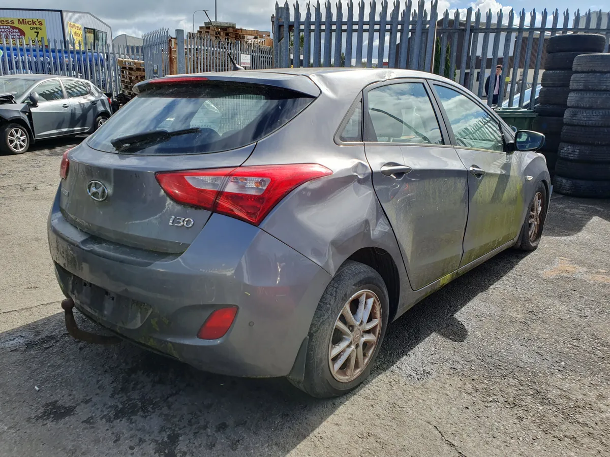 12 HYUNDAI I30  1.6 CRDI FOR BREAKING - Image 4