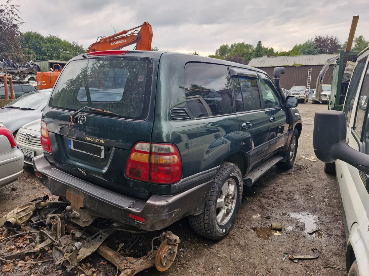 Toyota landcruiser amazon breaking for parts - Image 3