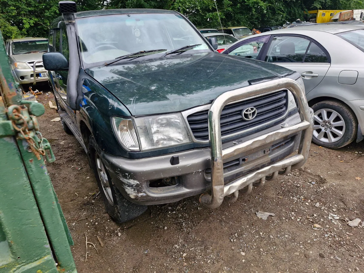 Toyota landcruiser amazon breaking for parts - Image 2