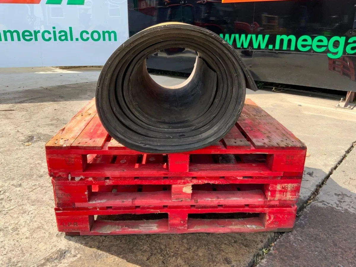 24ft x 36" RUBBER CONVEYOR MATTING.......2463. - Image 2