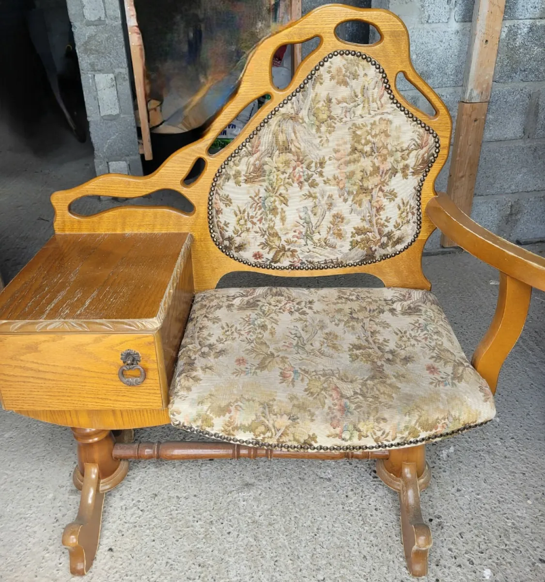 Living room table for sale in Co. Galway for €80 on DoneDeal