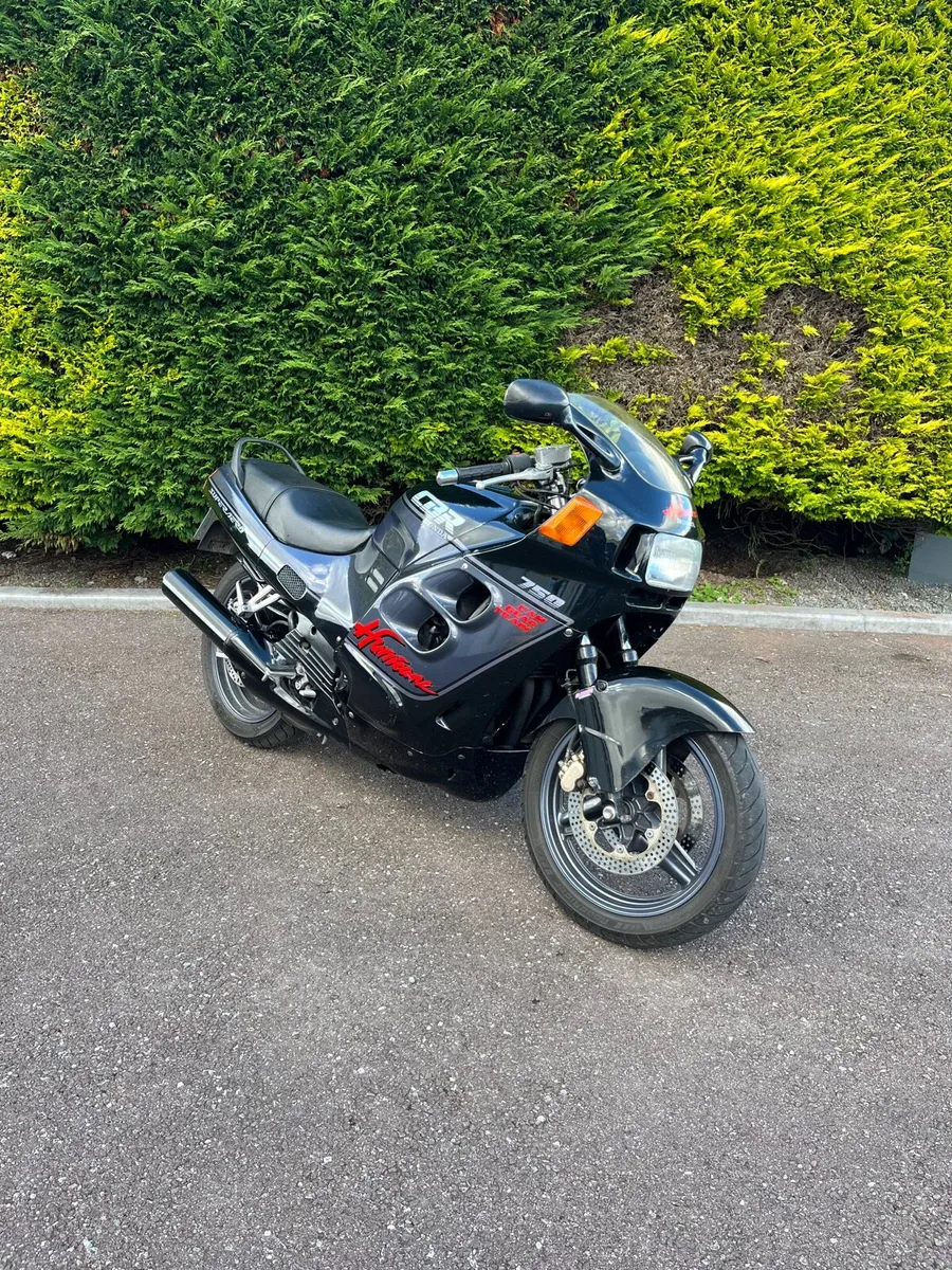 Honda CBR 750 Hurricane - Image 1