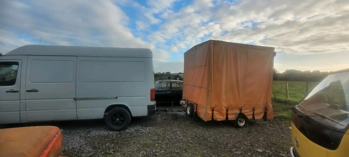 Curtain side trailer - Image 1