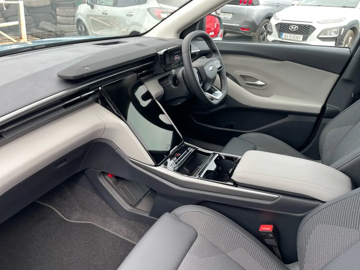 Ford Explorer Select 286HP 77kwh Extended Range - Image 2