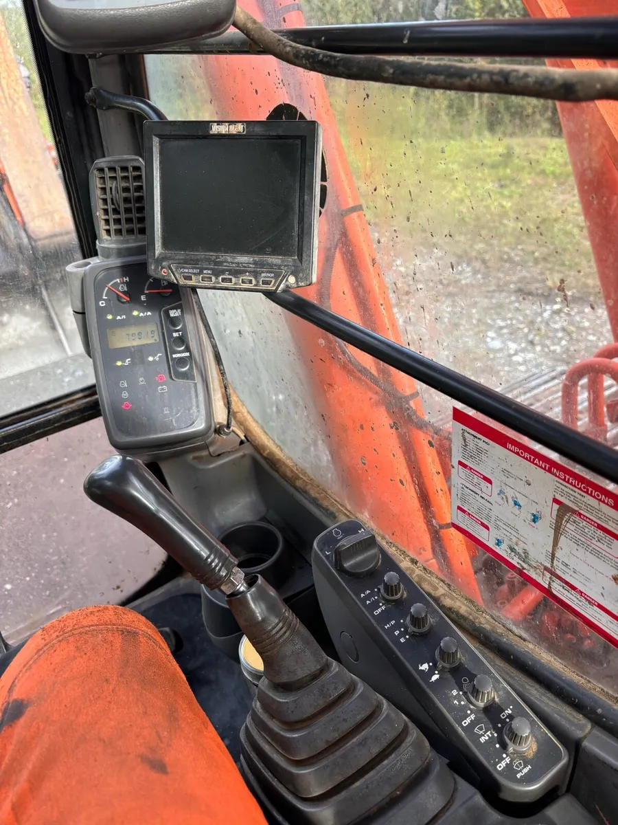 Hitachi zx200-1 suitable trade in taken - Image 3