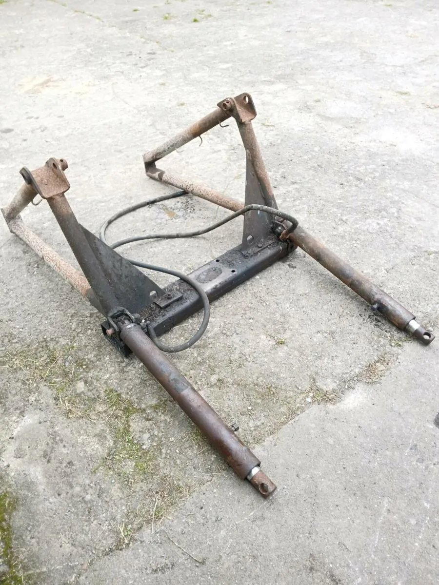 Loader brackets for MF 35 - Image 2
