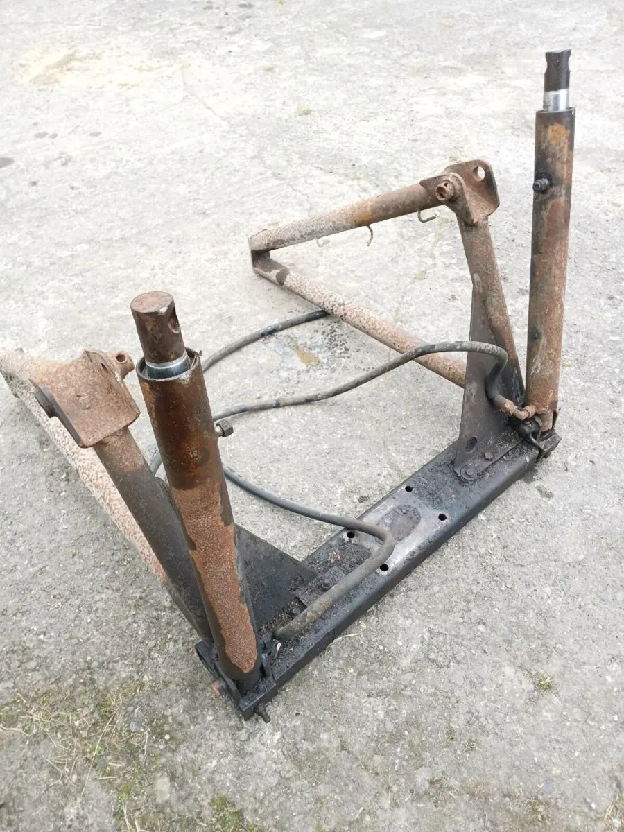 Loader brackets for MF 35 - Image 3
