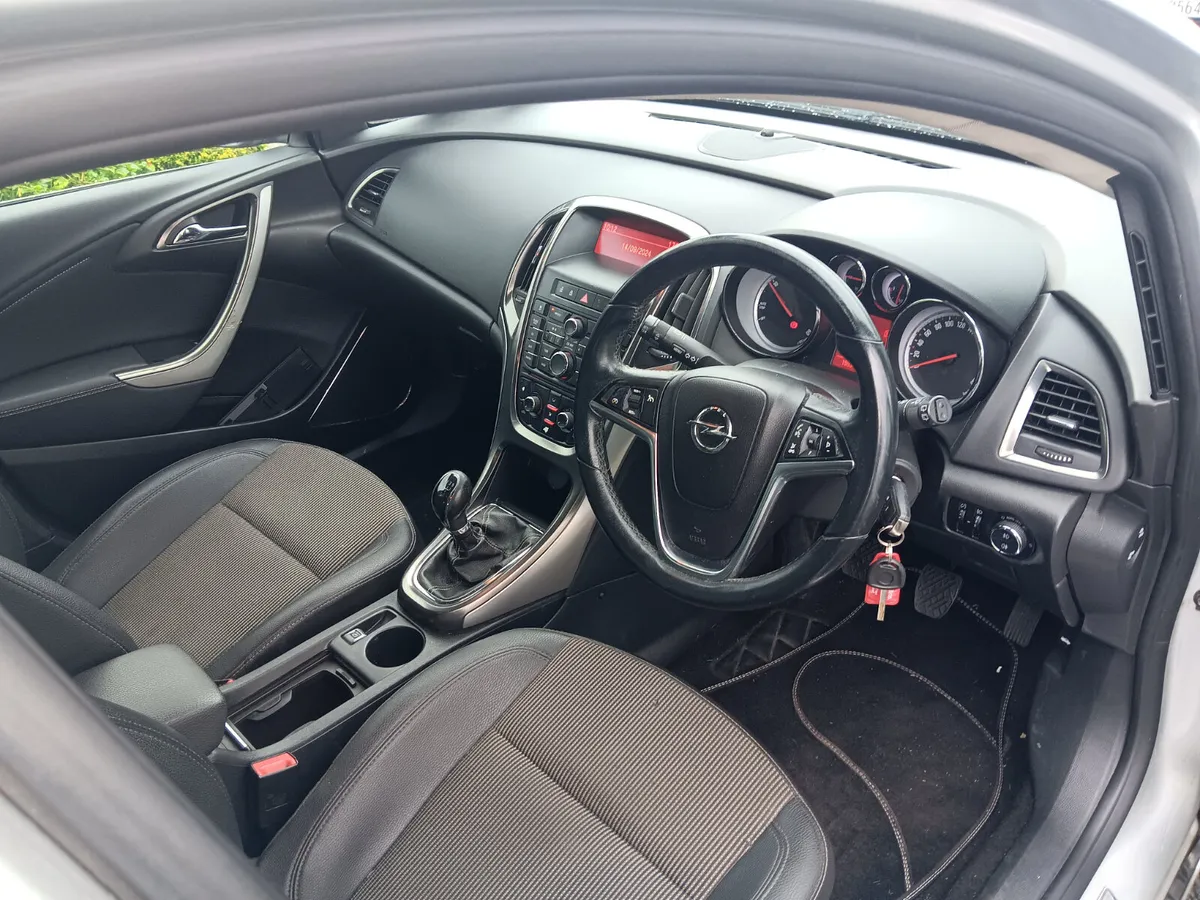 Opel Astra 2012 - Image 3