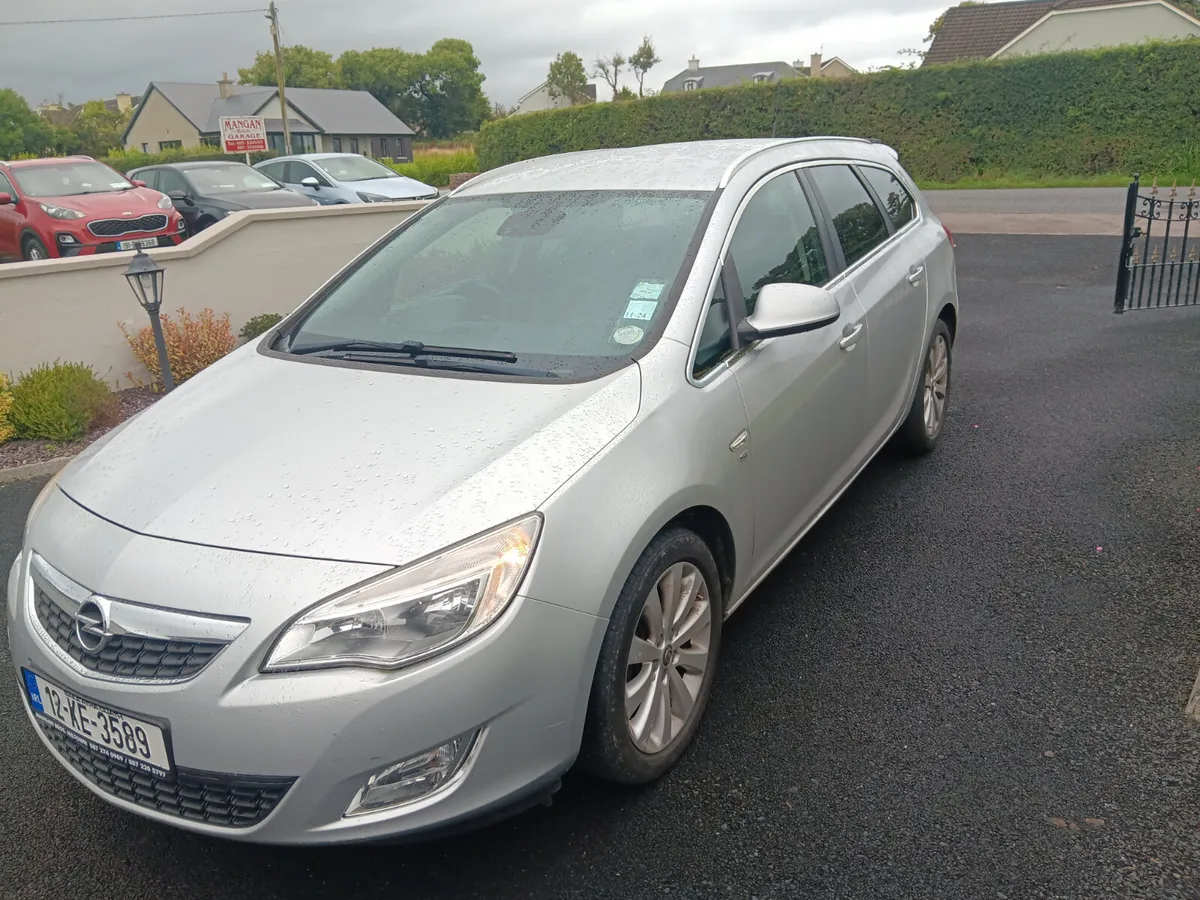 Opel Astra 2012 - Image 2