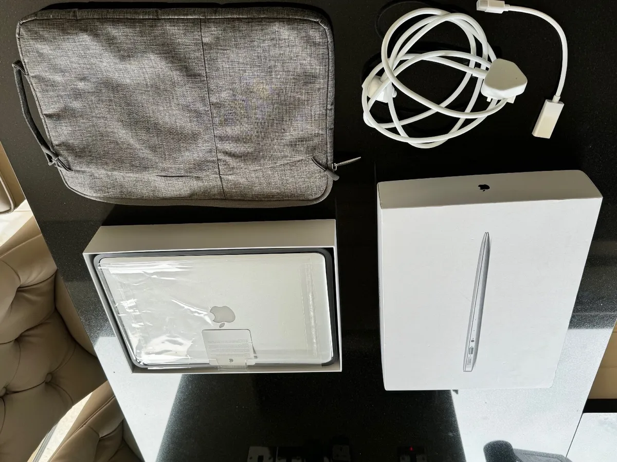 As New 13" Apple MacBook Air 512SSD & Case & HDMI for sale in Co