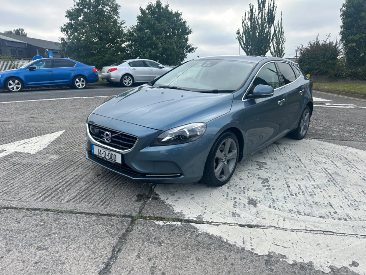 Volvo V40 2014 - Image 2