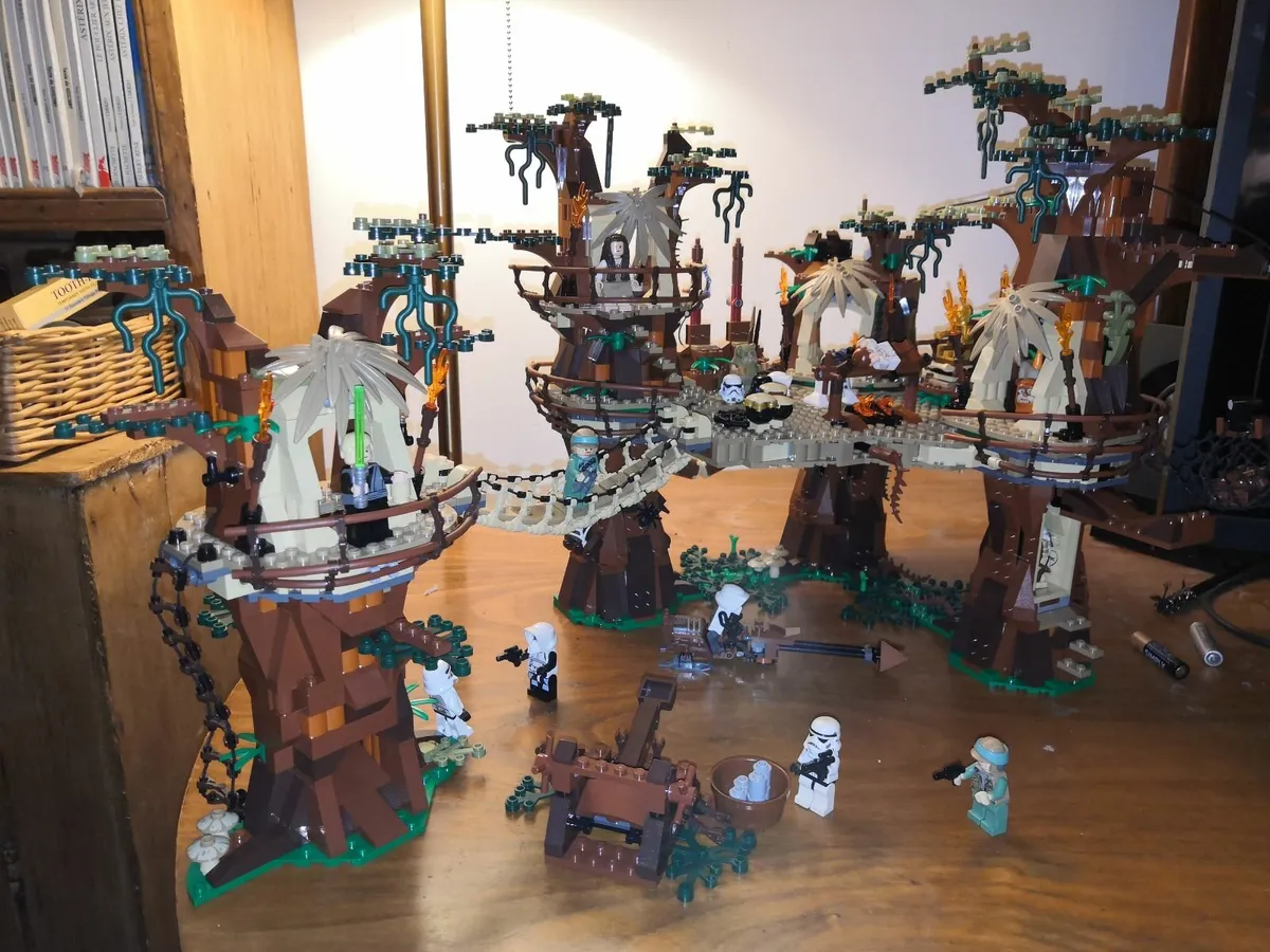 Lego star wars ewok village 10236 - Image 1