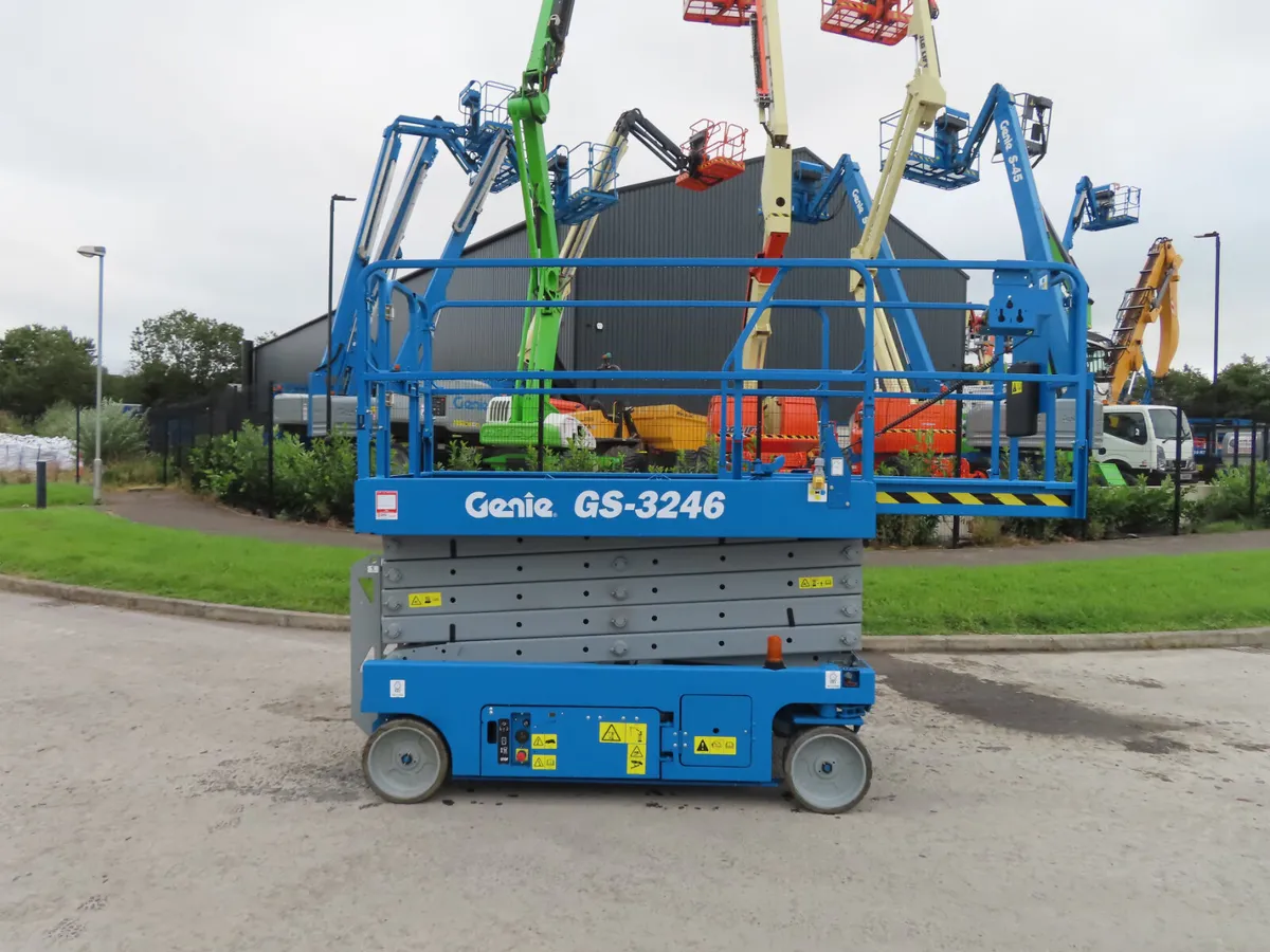 Genie 3246 Scissor Lift - Image 2