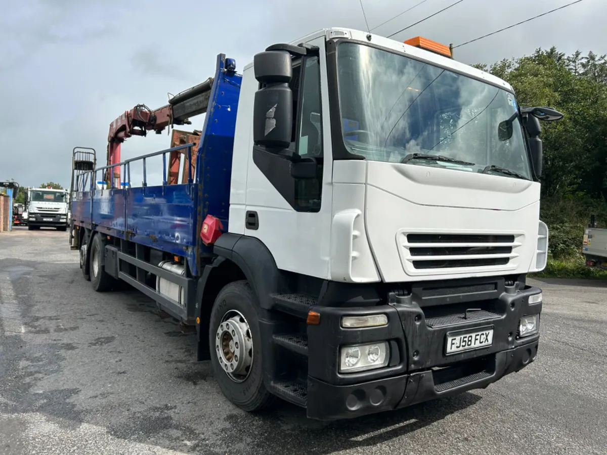 08 iveco stralis 310 6x2 flat with crane - Image 3