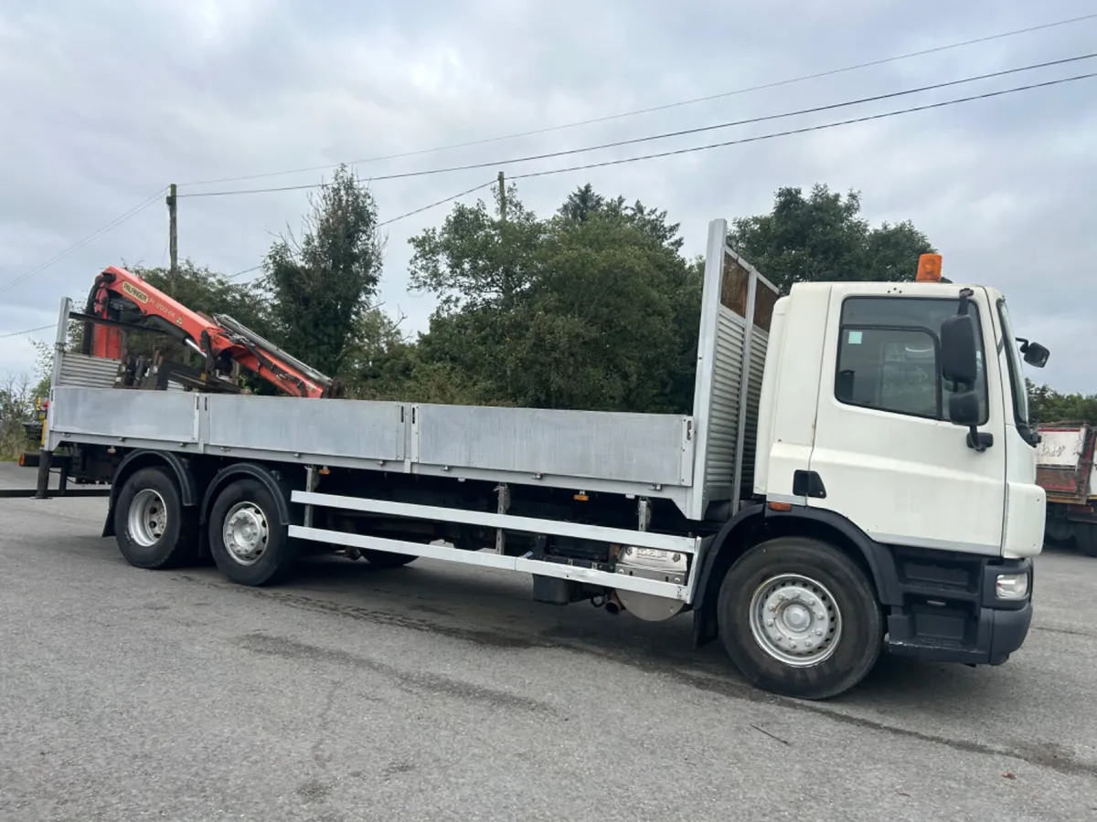 2012 Daf cf 75 310 6x2 flat with crane - Image 4