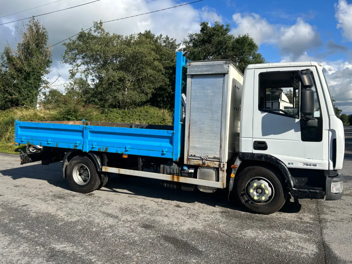 09 Iveco 75e16 16ft flat with tool box - Image 4