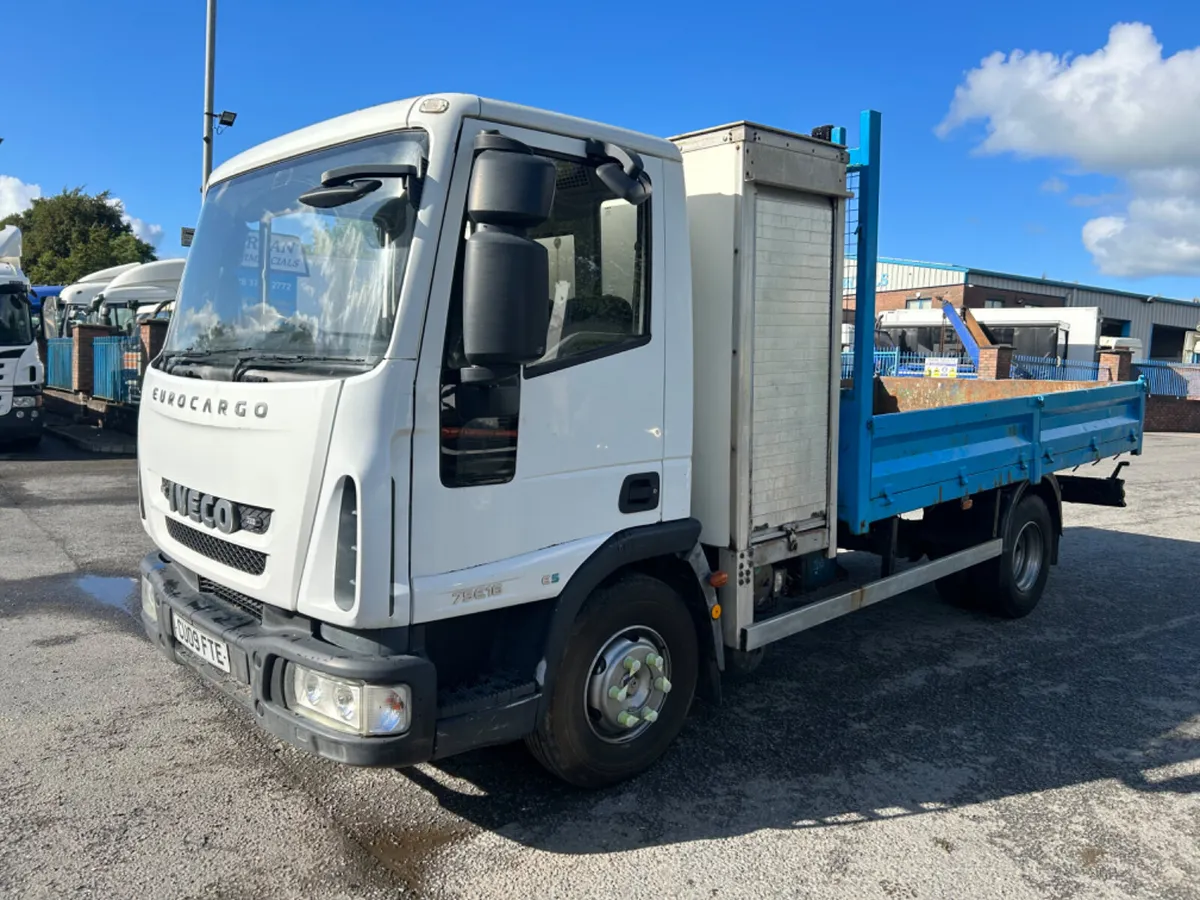 09 Iveco 75e16 16ft flat with tool box - Image 1