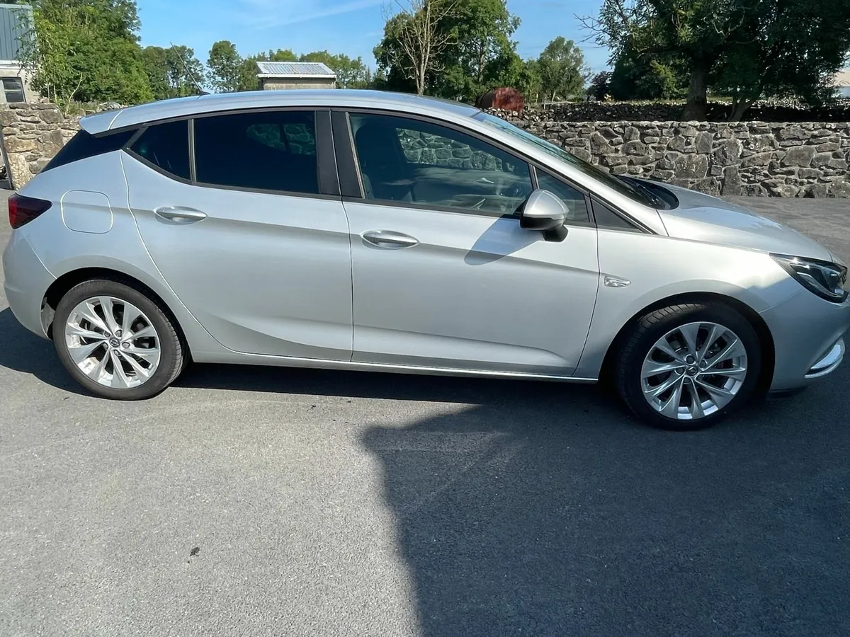 Opel Astra 2019 - Image 1