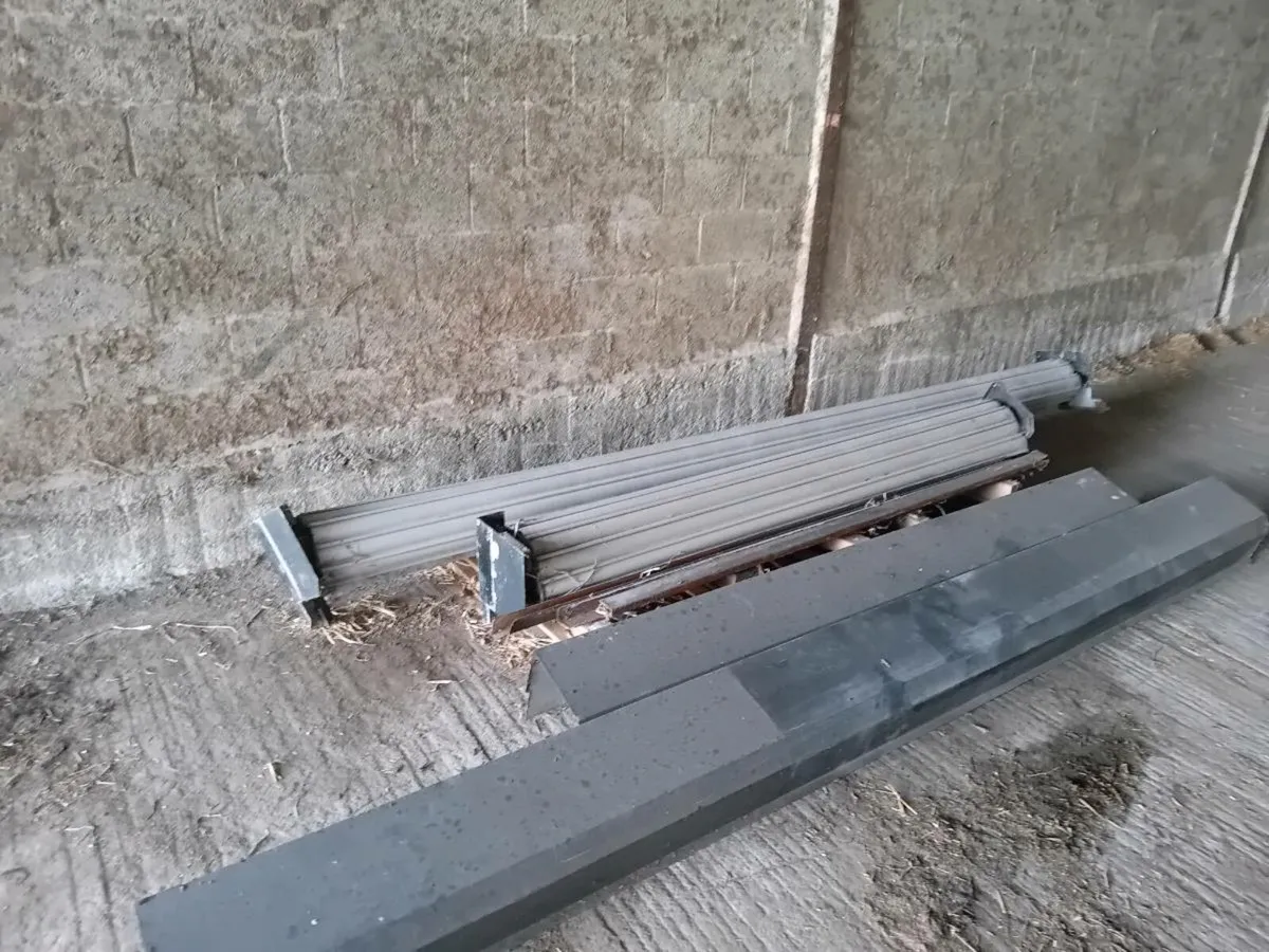 Roller doors for sale in Co. Westmeath for €1,000 on DoneDeal
