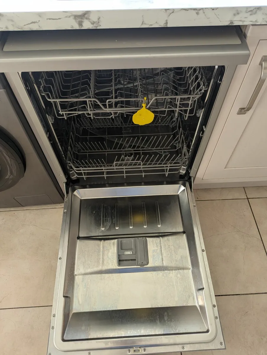 Samsung Brushed Chrome Dishwasher for sale in Co. Limerick for €250 on