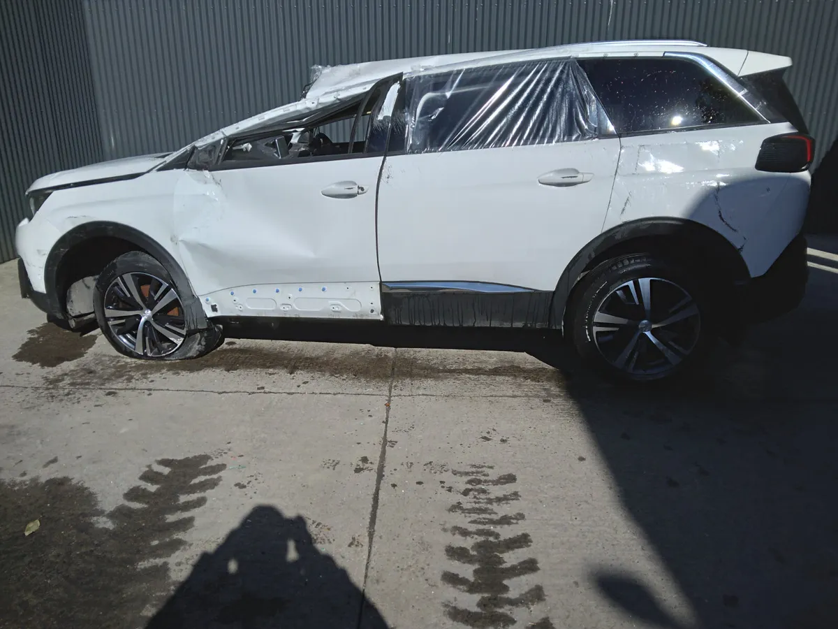 2019 peugeot 5008 1.5 HDI Breaking/Dismantling - Image 2