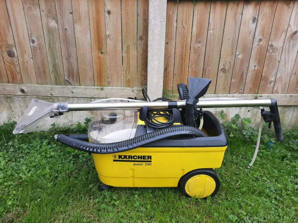 Karcher Puzzi 100. Carpet cleaning machine.