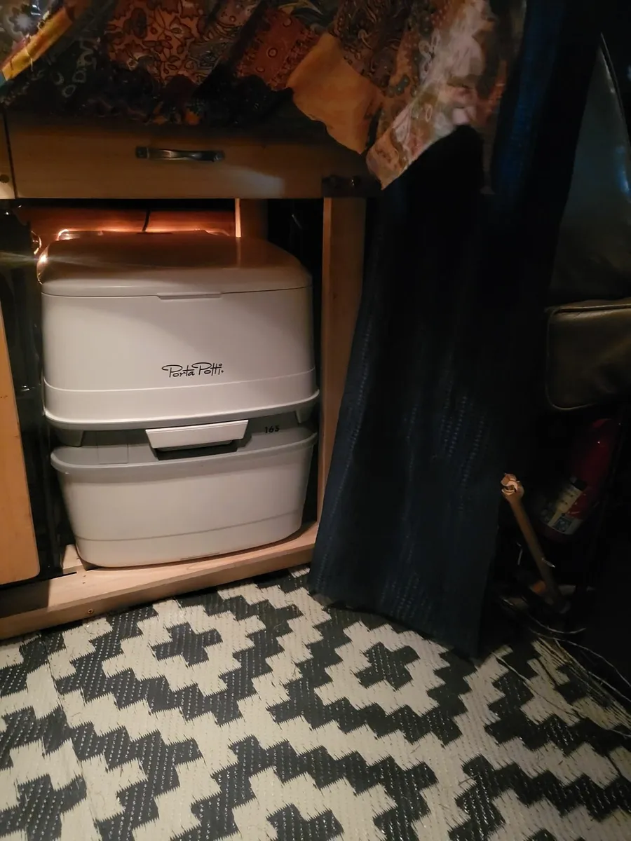 Chevy van / camper - Image 4