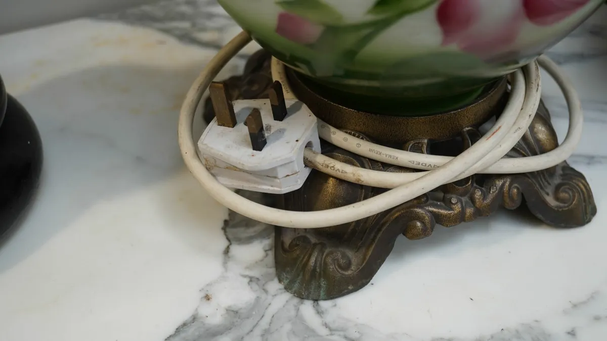 Vintage Hand-Painted Electric Oil Lamp - Image 3