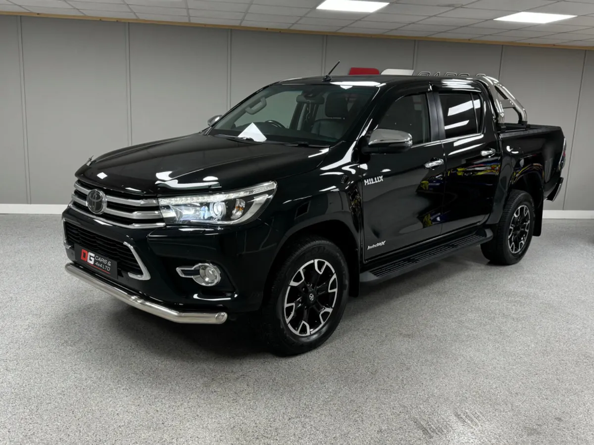 2018 Toyota Hilux 2.4 D Invincible X 4X4 - Image 3