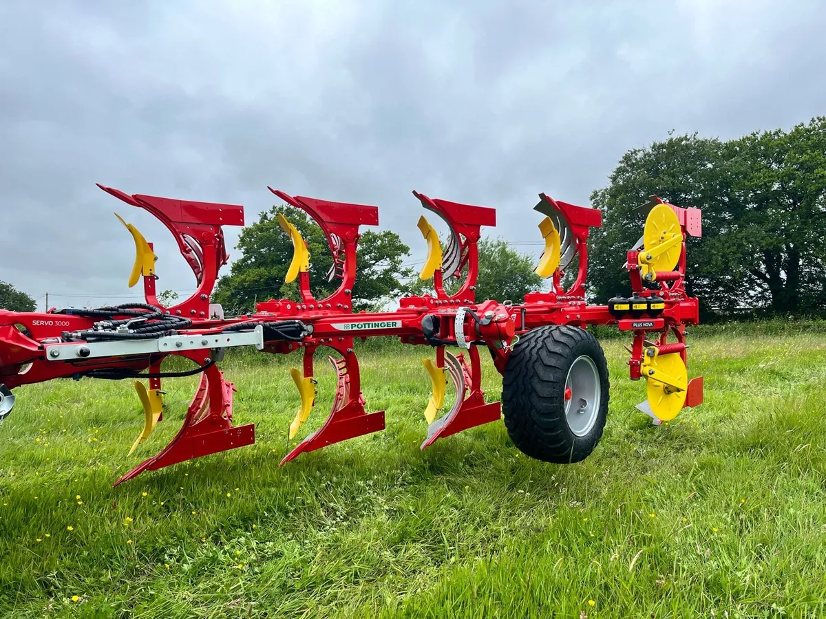 Pottinger Servo 3000 Plough - Image 1