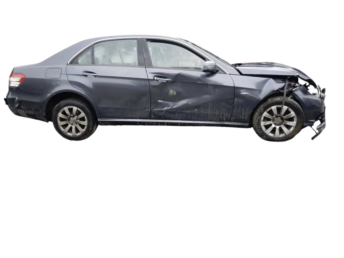 2012 MERCEDES BENZ E CLASS For Breaking/Dismantlin - Image 2