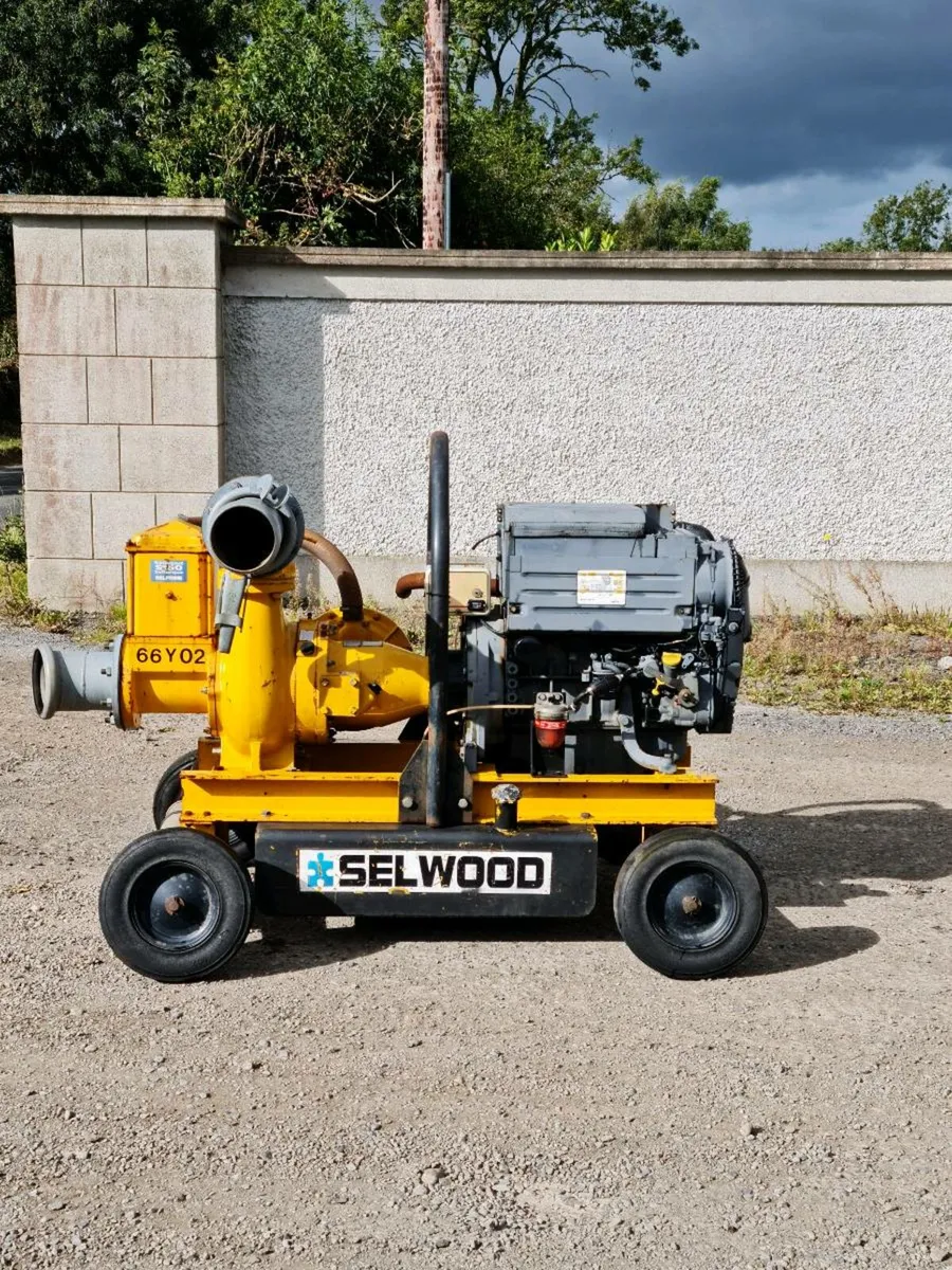 2005 selwood water pump - Image 4
