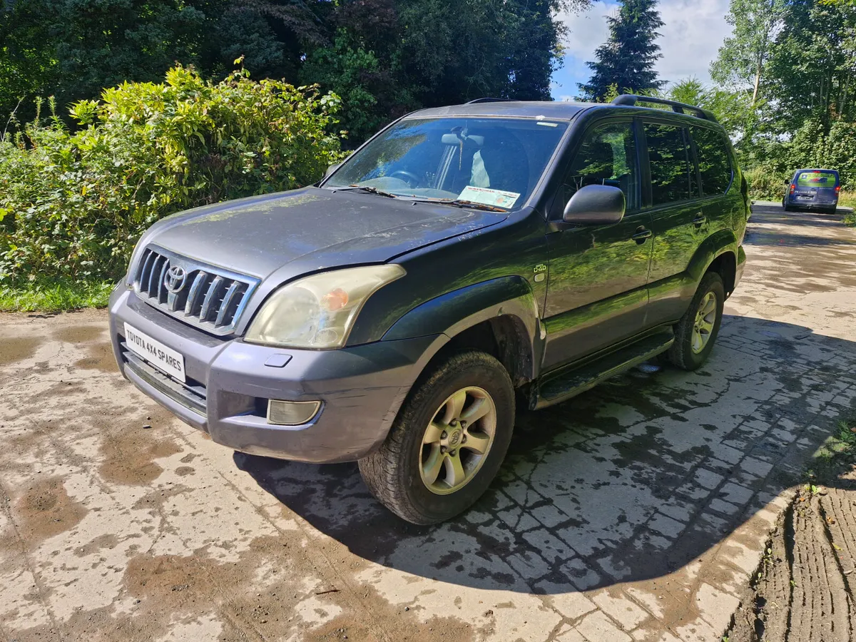 Toyota landcruiser 2009 breaking for parts - Image 2