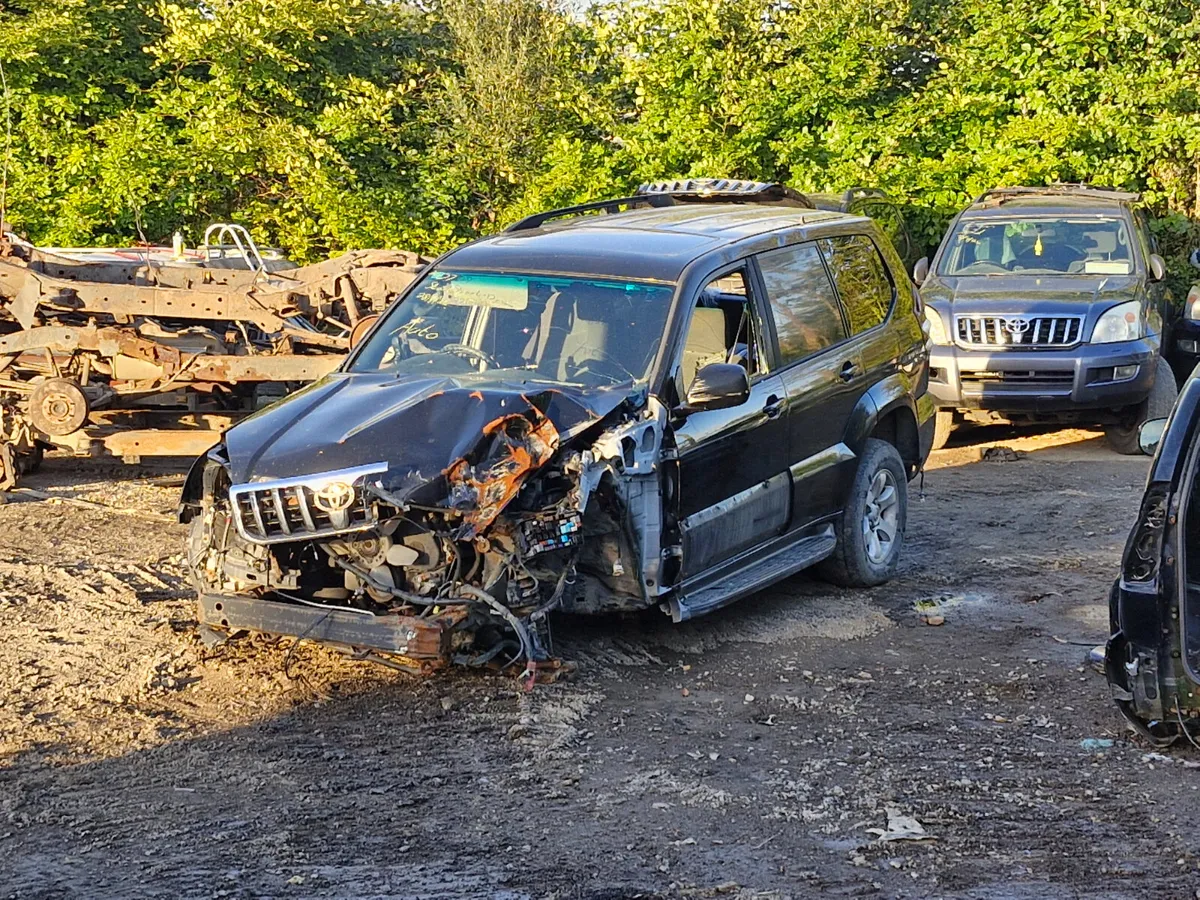 Toyota landcruiser 2009 breaking for parts - Image 1