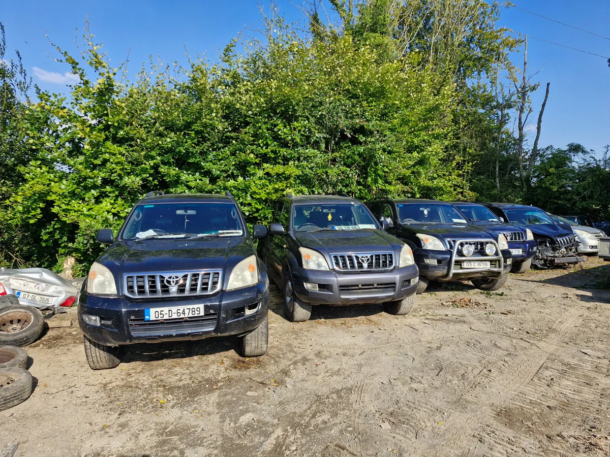 Toyota landcruiser 2009 breaking for parts - Image 3